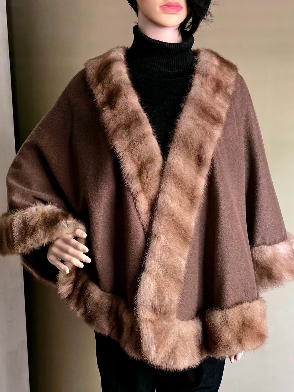 Vintage 100% Loro Piana Cashmere Shoulder Cape with Genuine Mink Trim